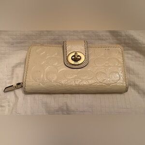 COACH patent turnlock wallet
